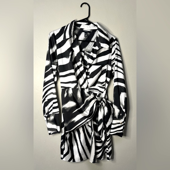 Zebra style long sleeve silky dress - Picture 1 of 2